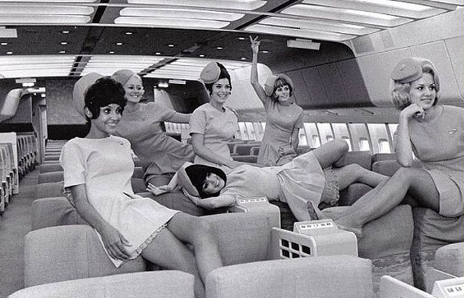fliegen 70er jahre stewardessen gruppe